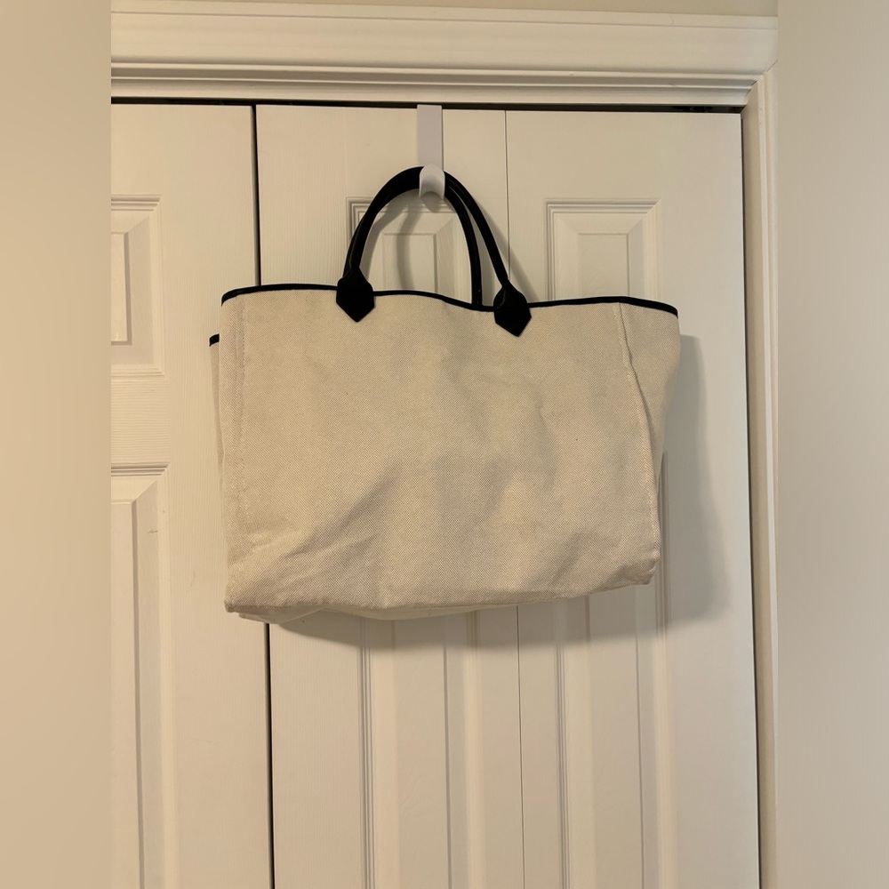 VS Script Tote Bag NEVER USED - Picture 6 of 7